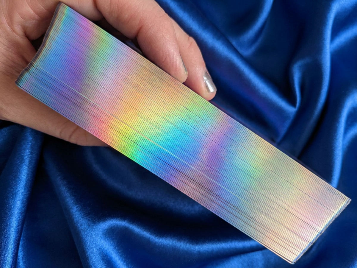 Holographic gilded edges of the tarot deck